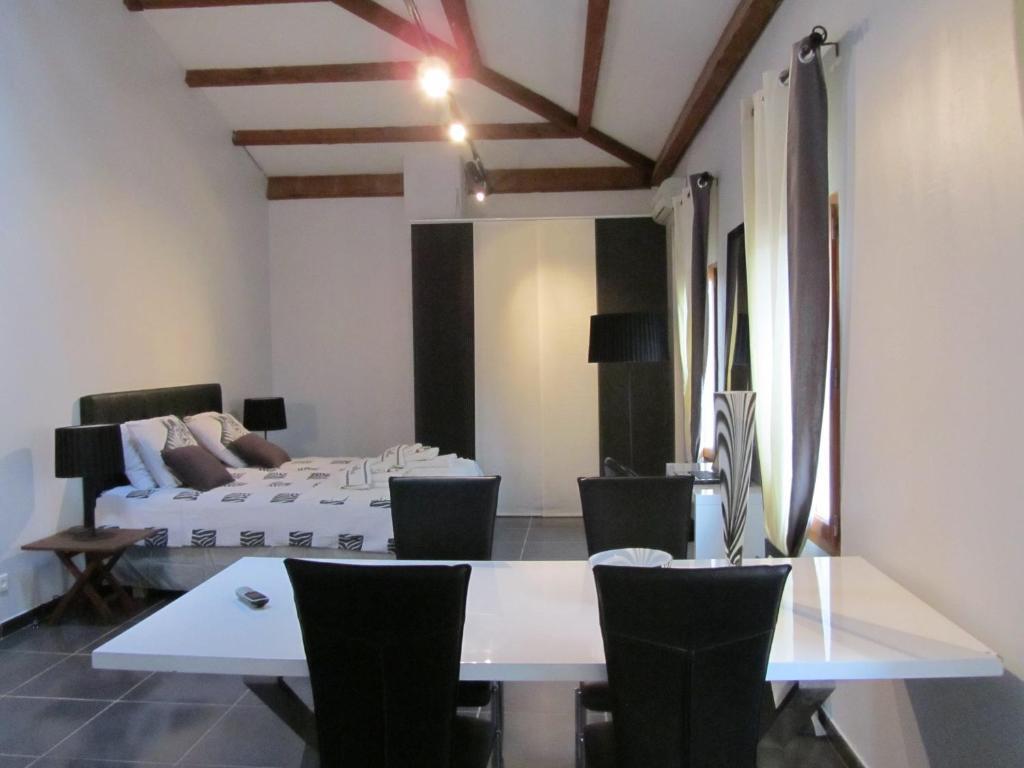 Bed and Breakfast Le Mas Shabanou à Roquefort-les-Pins Chambre photo