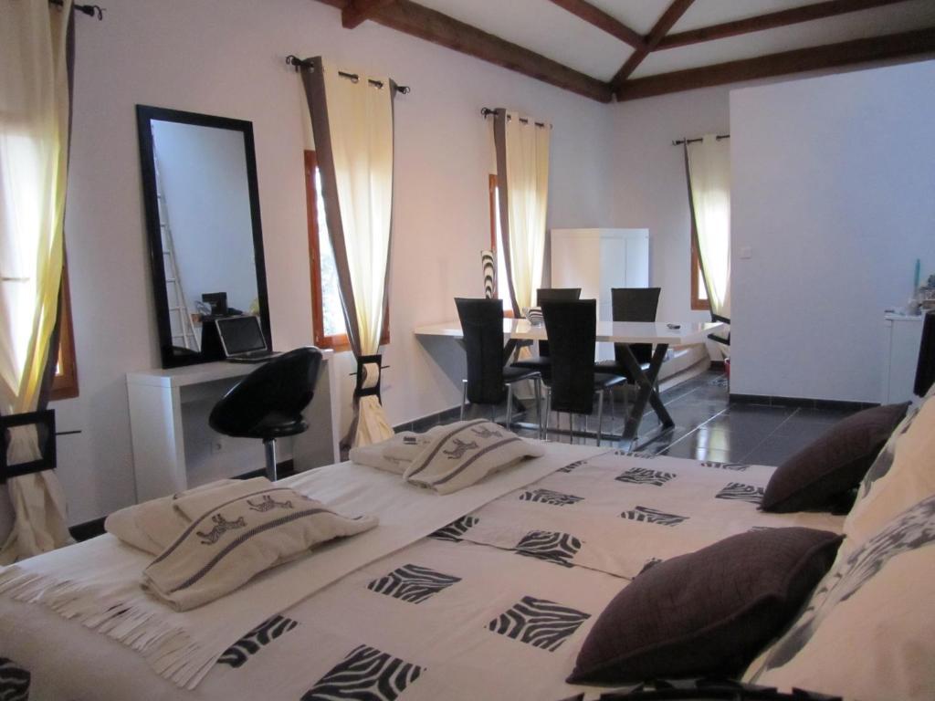 Bed and Breakfast Le Mas Shabanou à Roquefort-les-Pins Chambre photo