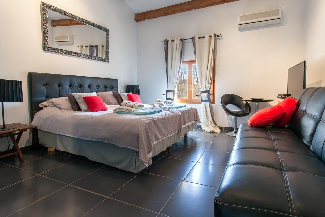 Bed and Breakfast Le Mas Shabanou à Roquefort-les-Pins Extérieur photo