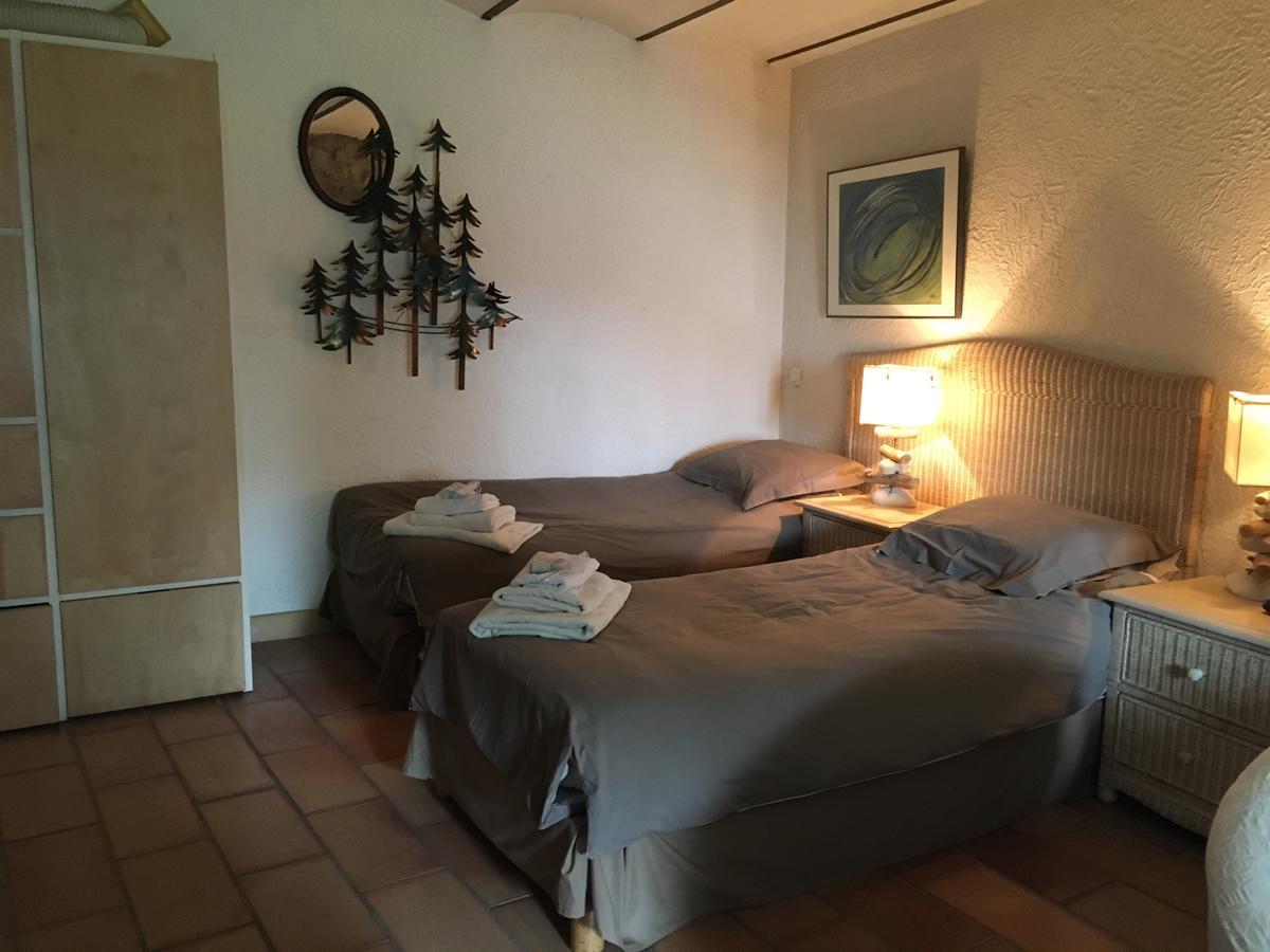 Bed and Breakfast Le Mas Shabanou à Roquefort-les-Pins Extérieur photo